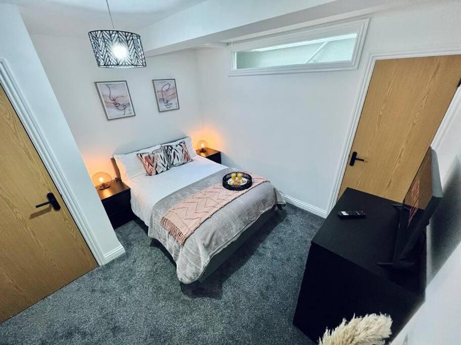 2 Bed Harbourside Penthouse With Hot Tub & Stunning Roof Terrace Apartment *