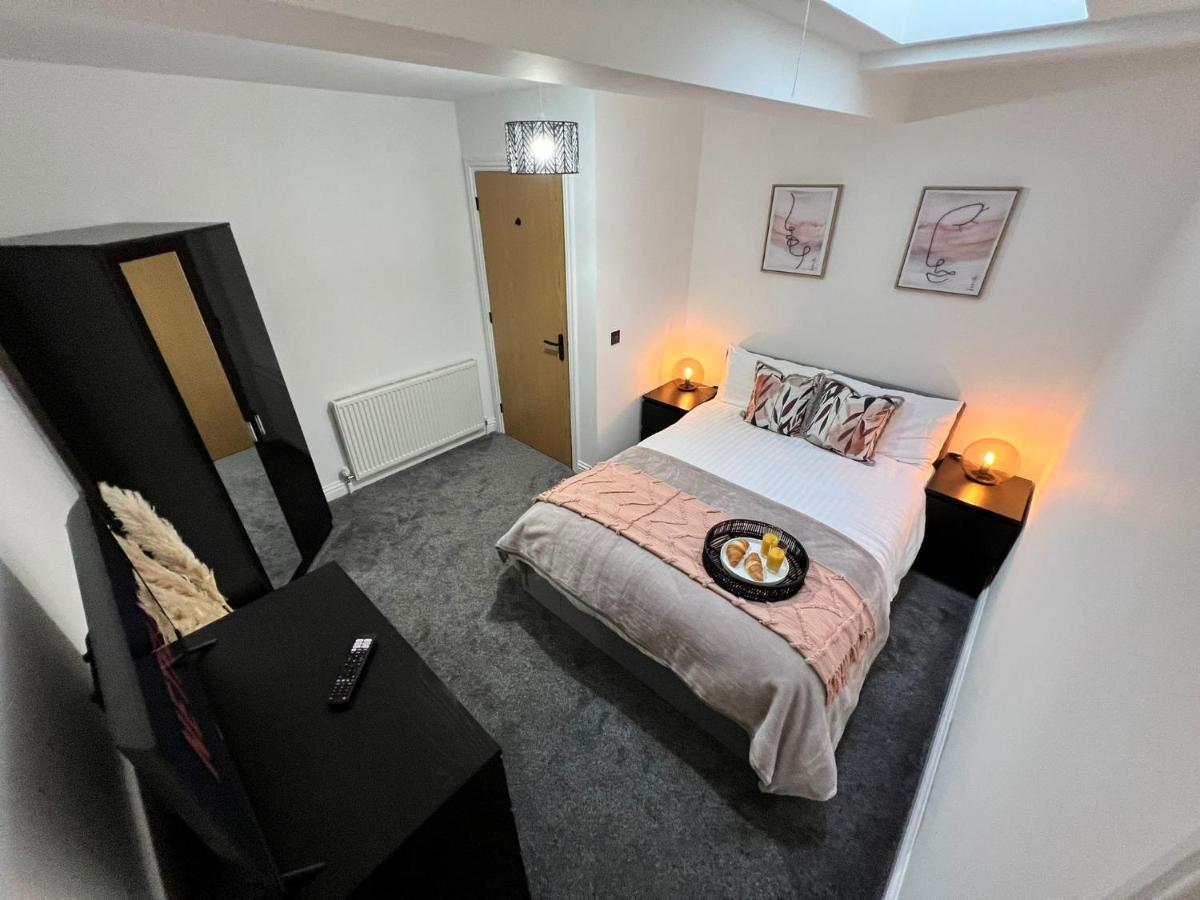 2 Bed Harbourside Penthouse With Hot Tub & Stunning Roof Terrace Apartment *